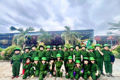 Hoạt động trải nghiệm: Cháu làm chú bồ đội